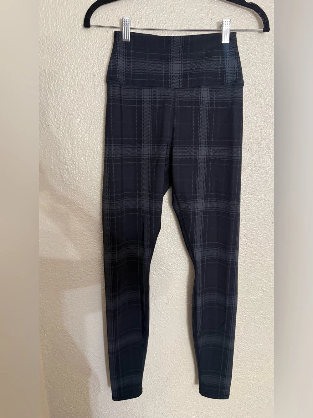 Alo Yoga High Waisted Vapor Legacy Plaid Leggings Black and Gray Size Small